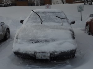 הרכב שלנו בבוקר, לפחות רבע שעת עבודה מאומצת עם מגרד קרח גלומה בתמונה הזו