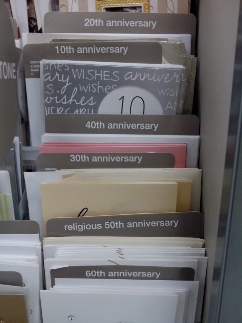 כמה אנשים כבר חוגגים 60 שנה יחד שמצדיק להדפיס ברכה כזו? ומה עם אנשים שחיים 70 שנה יחד? להם הכי מגיע ברכה